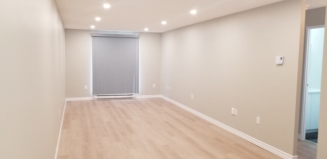 986 Huron Street - Photo 6 of 12