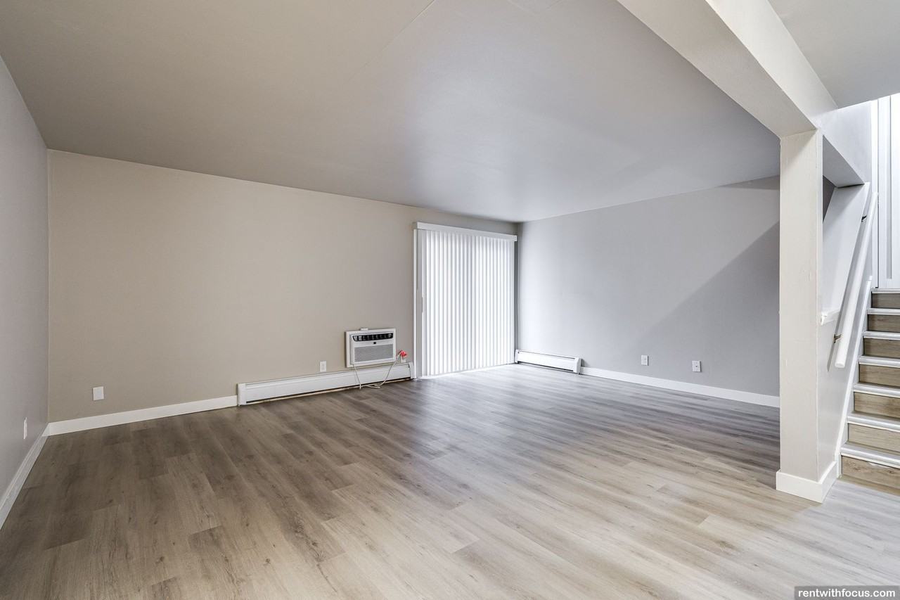 Camelot Court Apartments (Calumet Terrace) - Photo 2 of 14