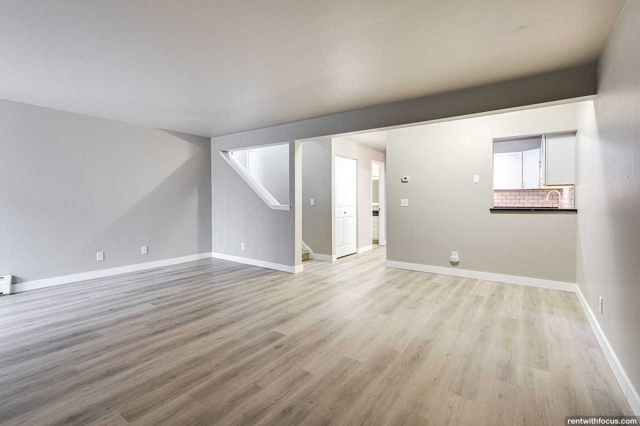 Camelot Court Apartments (Calumet Terrace) - Photo 4 of 14