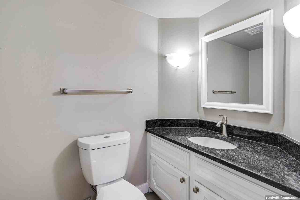 Camelot Court Apartments (Calumet Terrace) - Photo 6 of 14