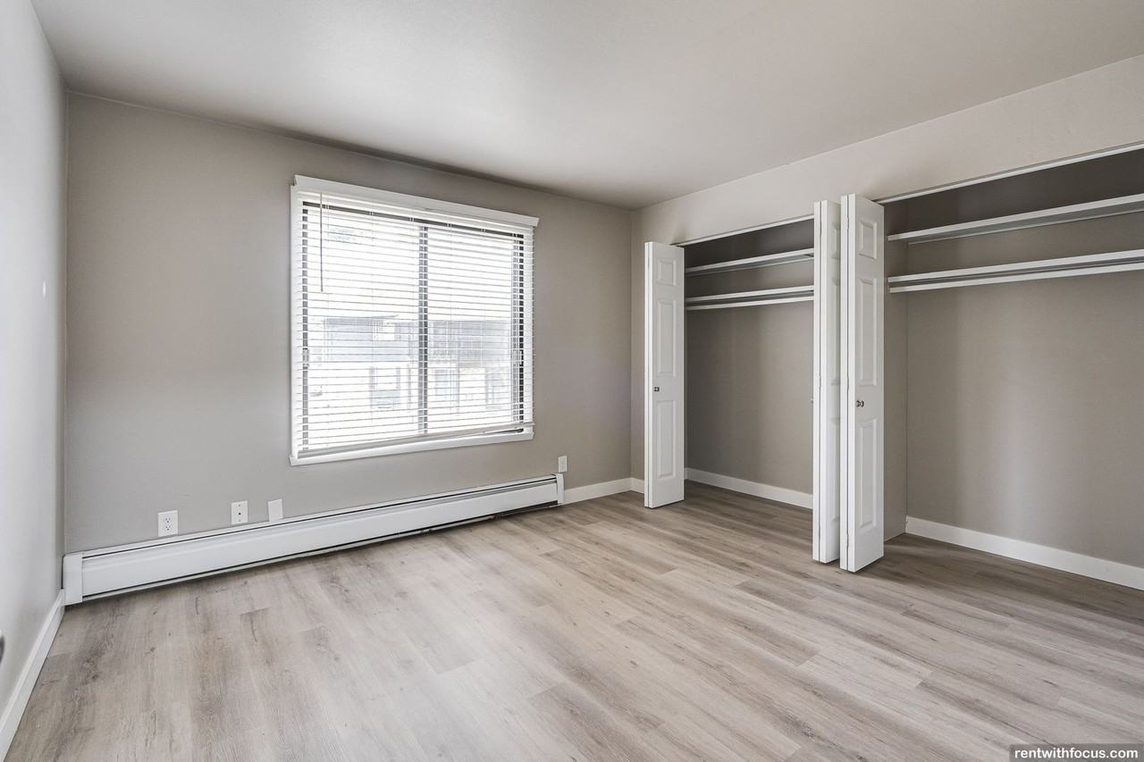 Camelot Court Apartments (Calumet Terrace) - Photo 7 of 14