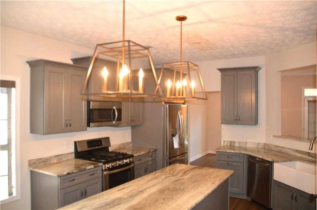 2021 Crestview Way - Photo 3 of 40