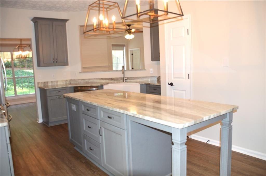 2021 Crestview Way - Photo 5 of 40