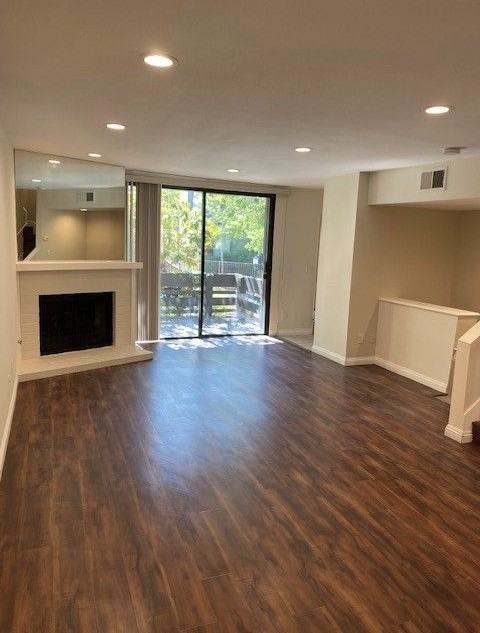21931 Burbank Blvd ##40 - Photo 2 of 17