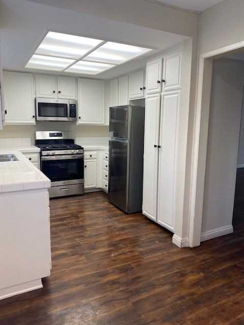 21931 Burbank Blvd ##40 - Photo 5 of 17