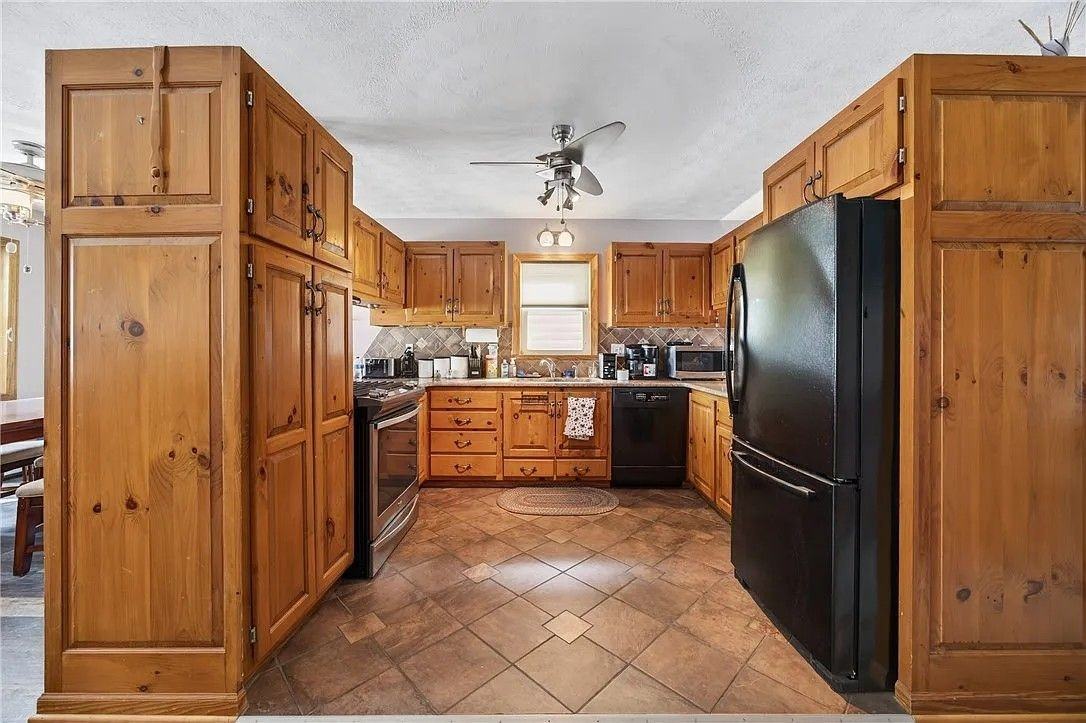 460 Stover Rd - Photo 3 of 15