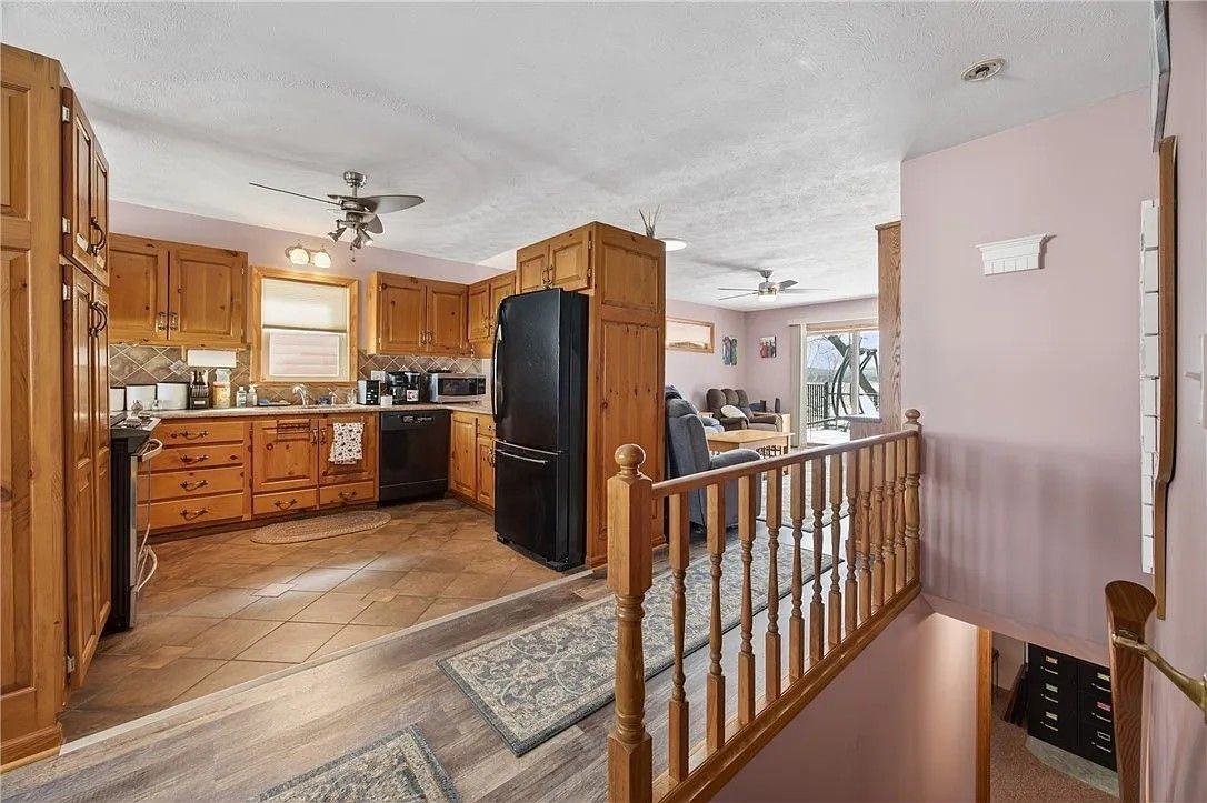 460 Stover Rd - Photo 4 of 15