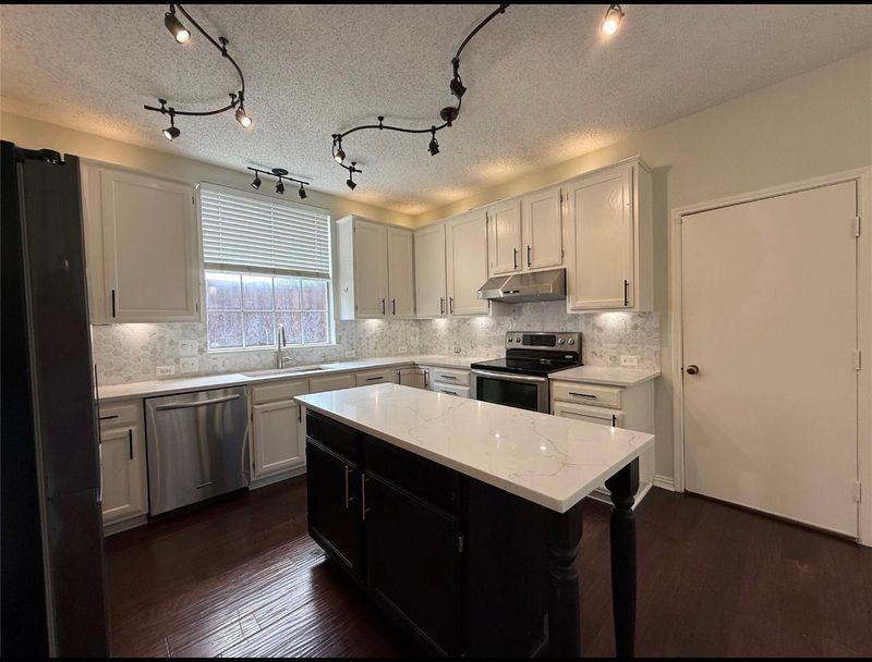 10700 Jackson Ln - Photo 5 of 30