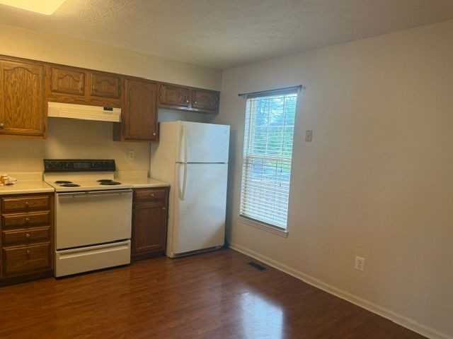 4 E Shetland Ct - Photo 2 of 32