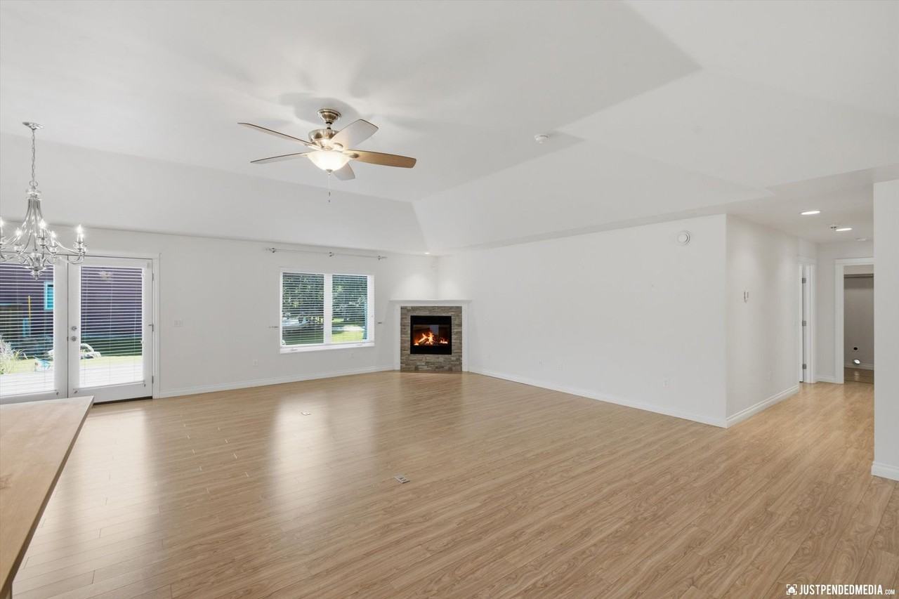 13351 Rosser Dr - Photo 7 of 41