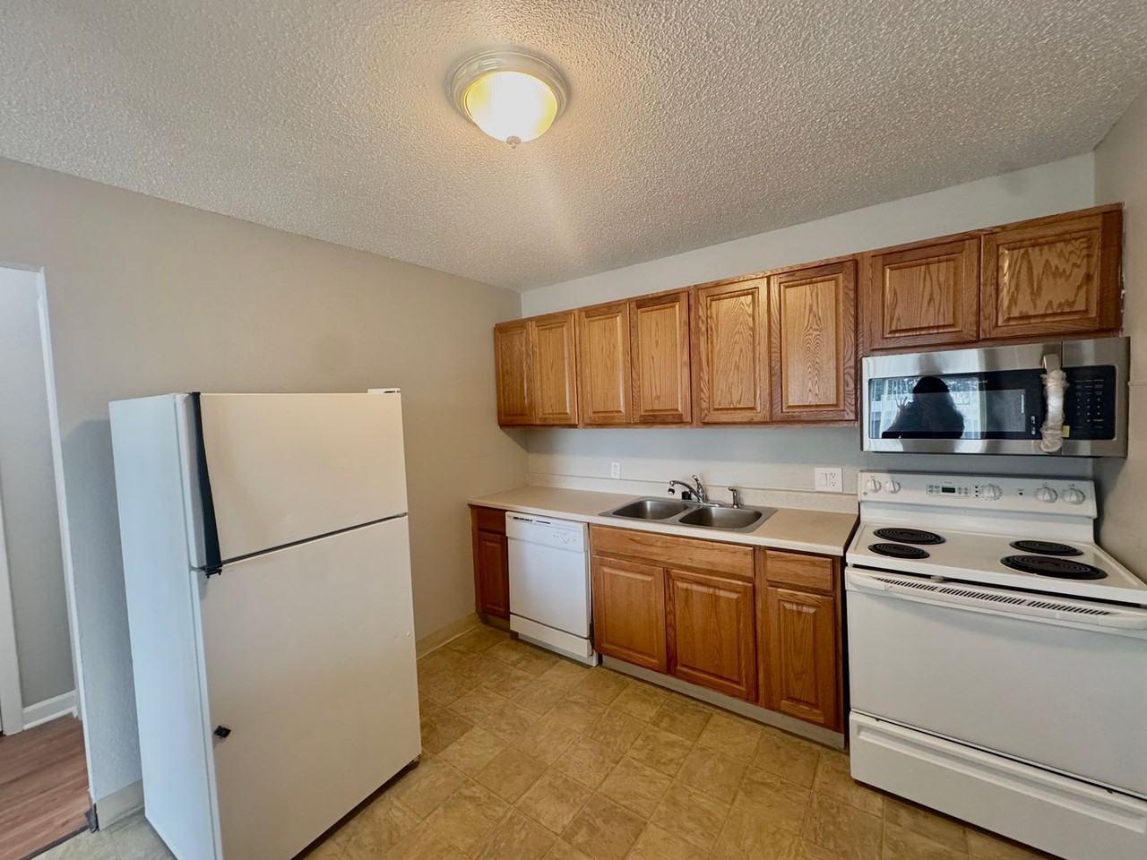 Pinewood Apartments - Photo 7 of 46