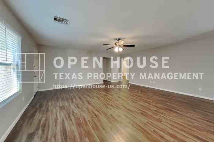 16716 Foursquare Dr - Photo 4 of 23