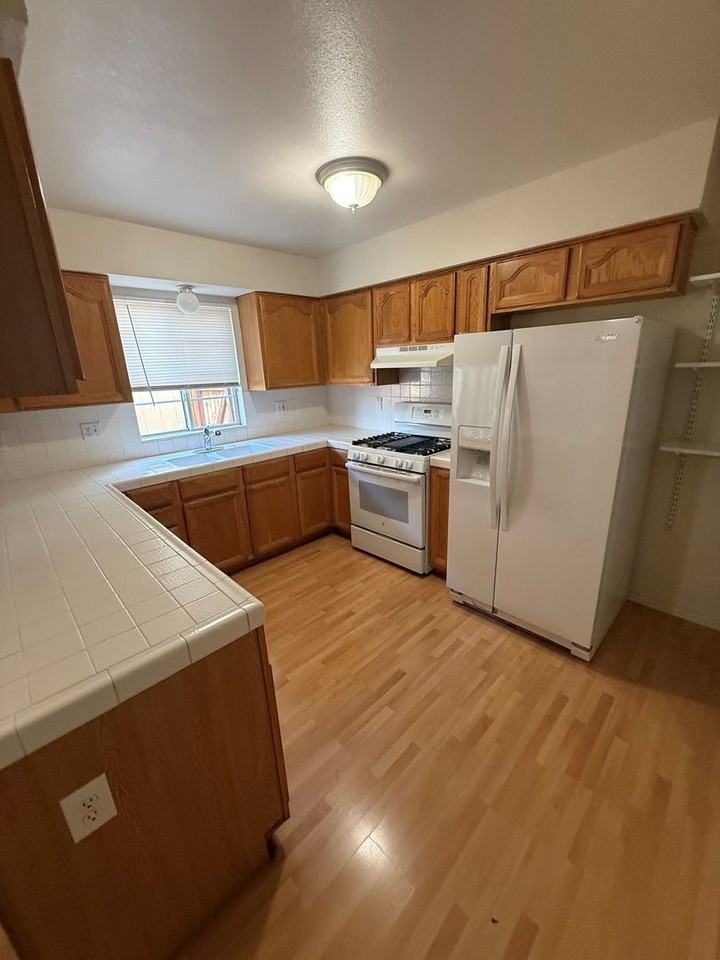 2340 Bailey Ave - Photo 2 of 11