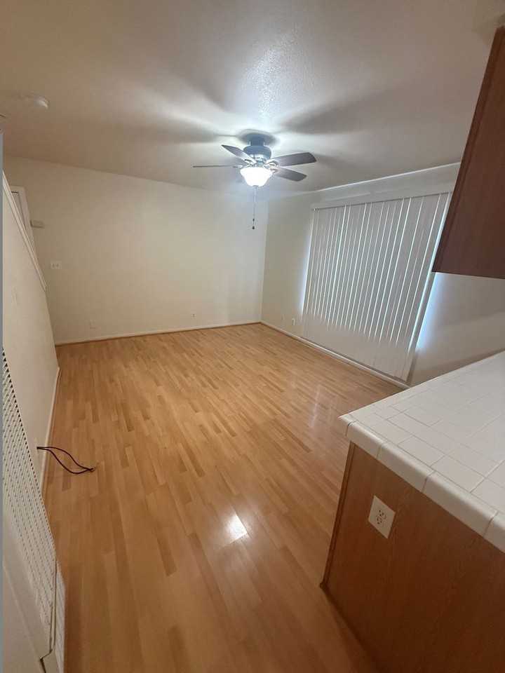 2340 Bailey Ave - Photo 4 of 11