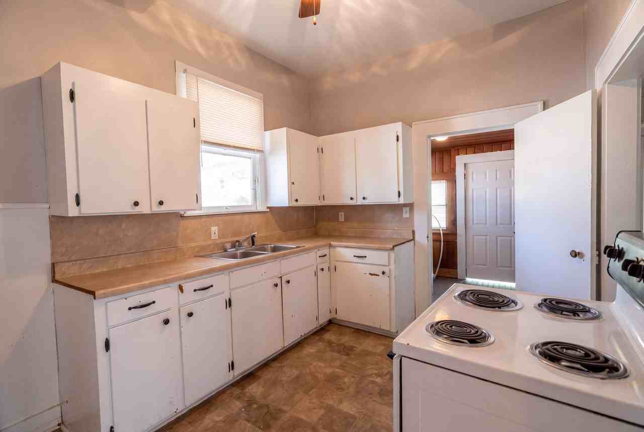 628 Olive St - Photo 7 of 15