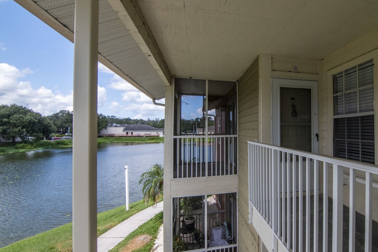 221 Lake Brook Cir - Photo 2 of 37