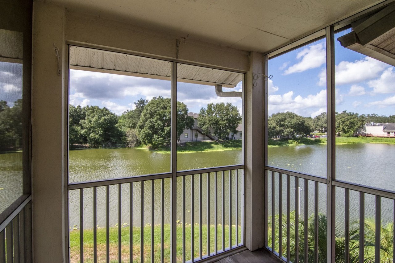 221 Lake Brook Cir - Photo 5 of 37