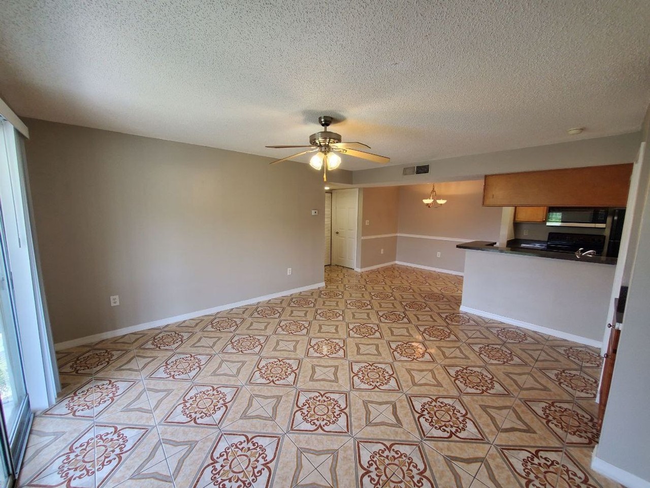 221 Lake Brook Cir - Photo 6 of 37