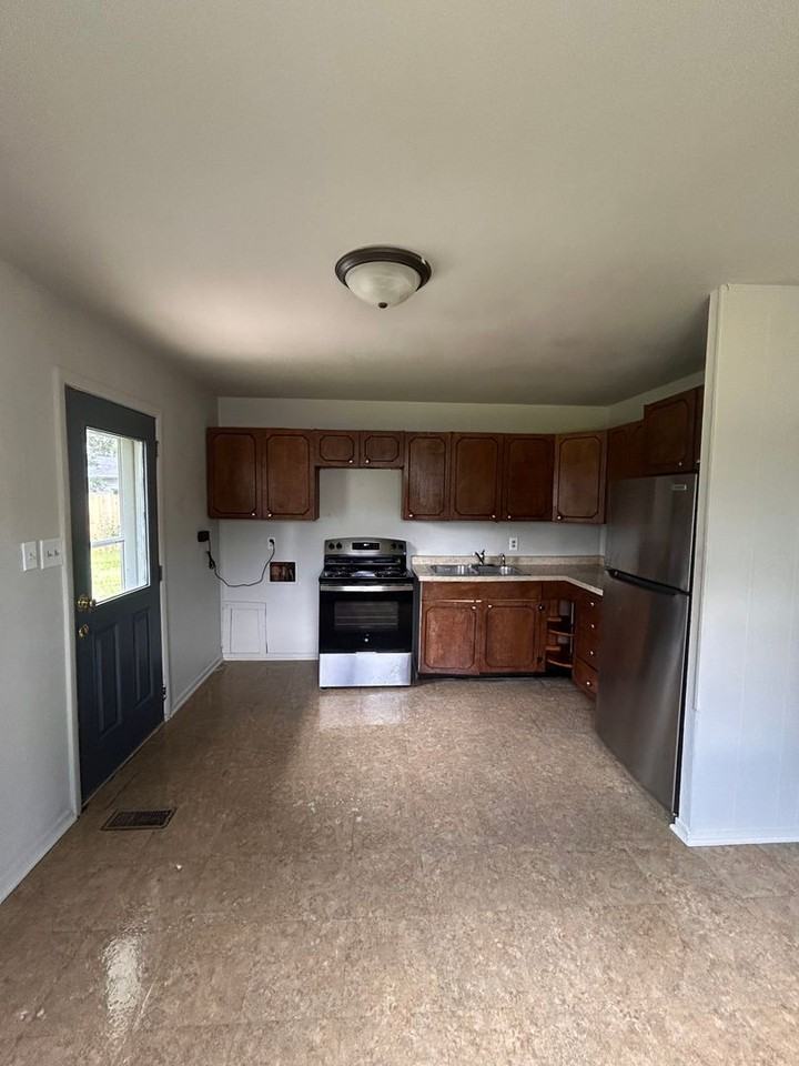 6220 Chatham Dr - Photo 3 of 6