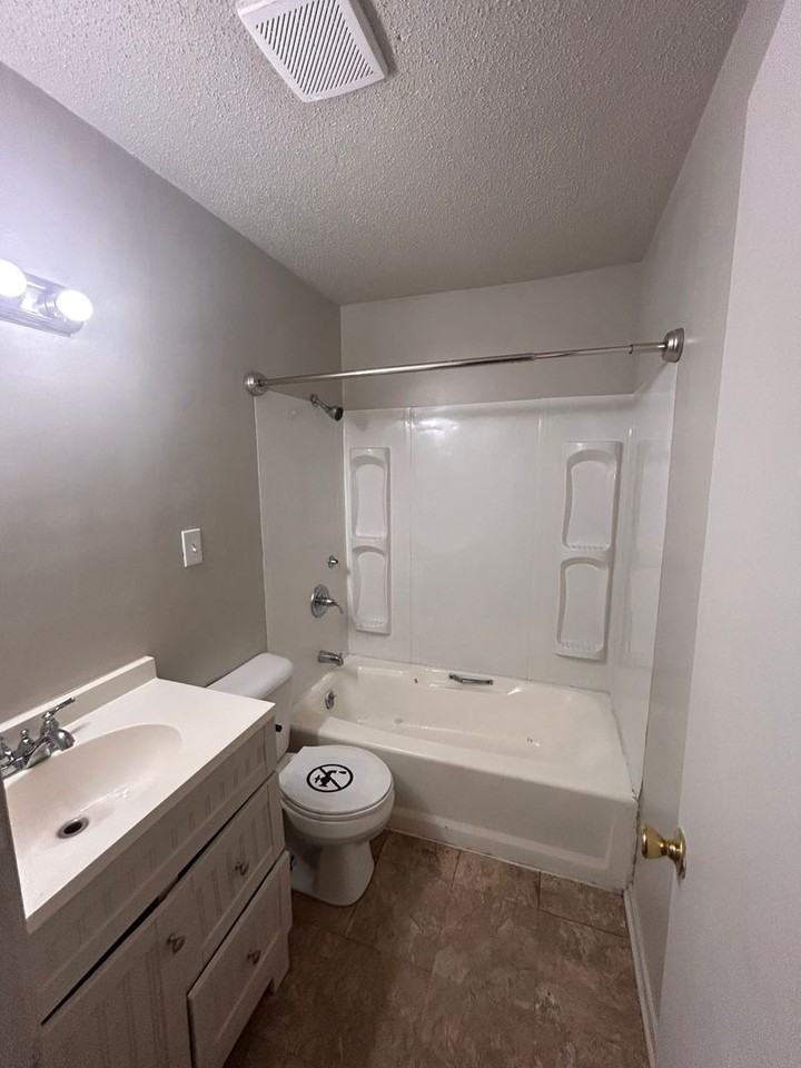 6220 Chatham Dr - Photo 6 of 6