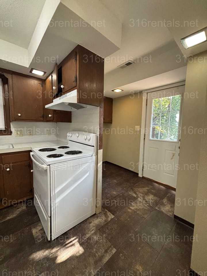 512 Benton Ave - Photo 2 of 14