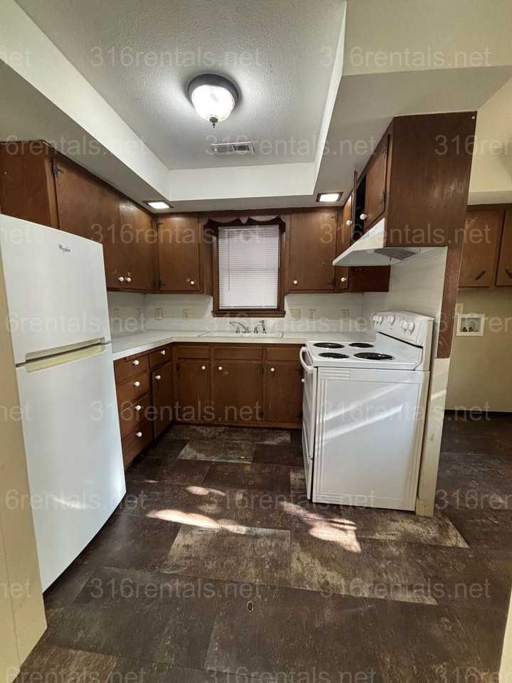 512 Benton Ave - Photo 3 of 14