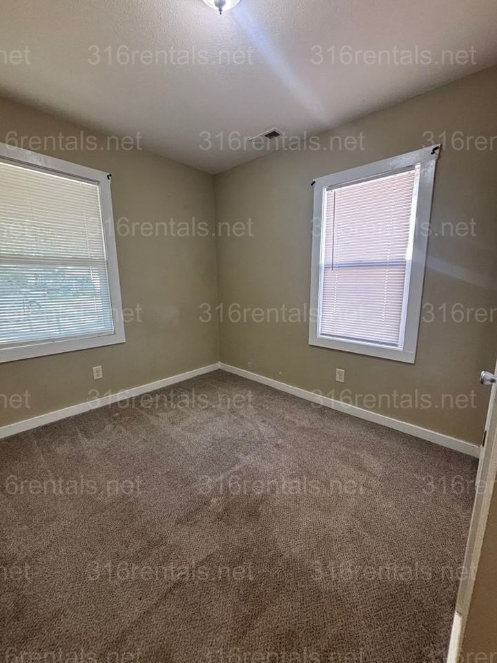 512 Benton Ave - Photo 4 of 14