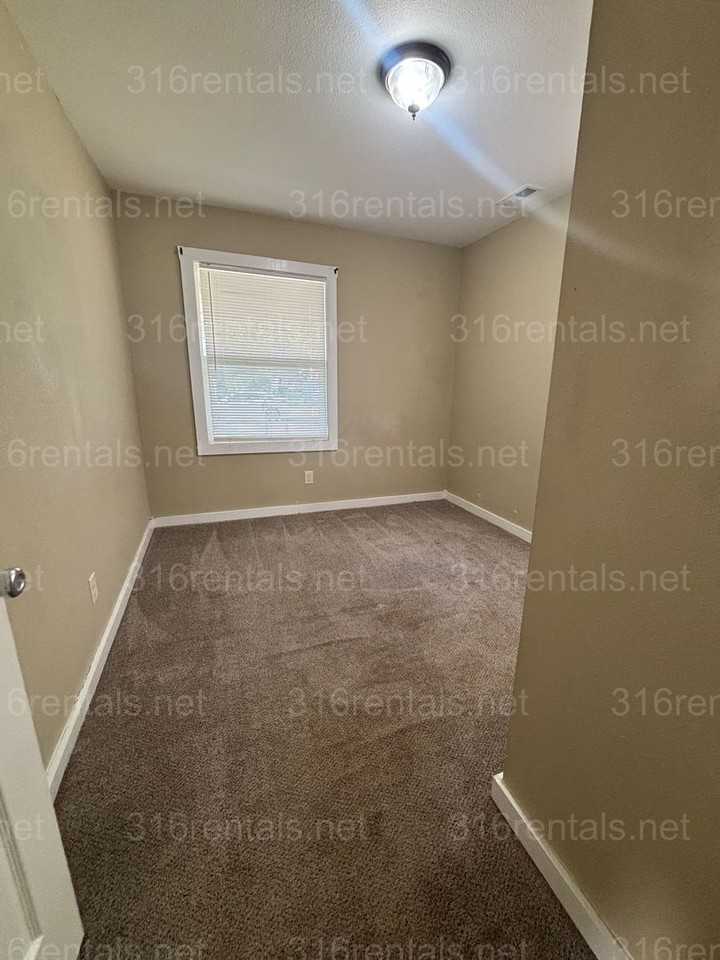 512 Benton Ave - Photo 5 of 14