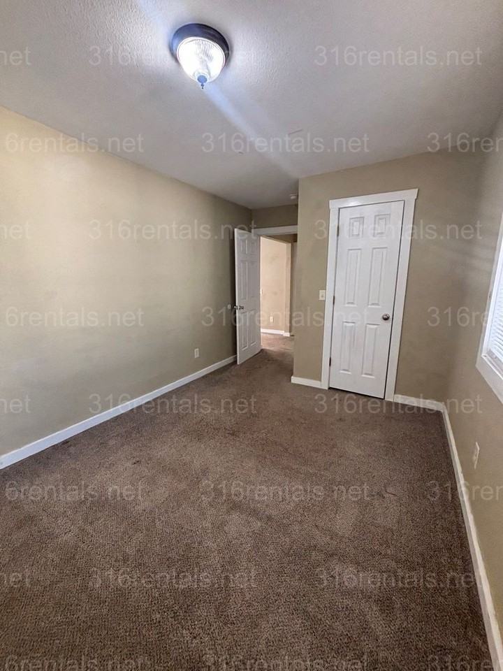 512 Benton Ave - Photo 7 of 14