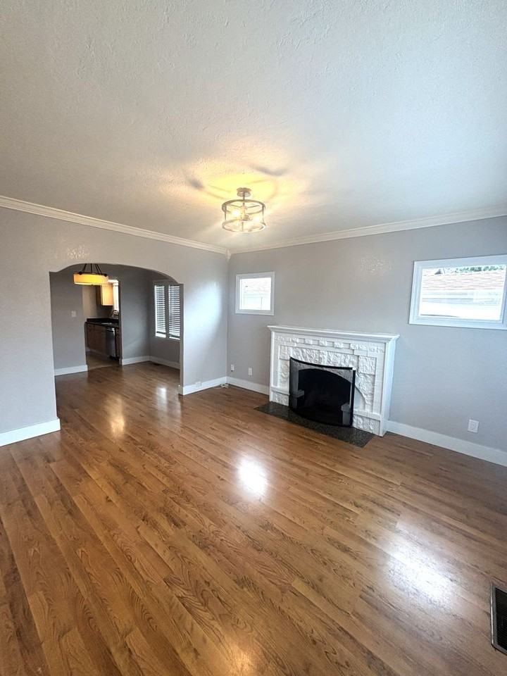 5352 Walnut St - Photo 3 of 24