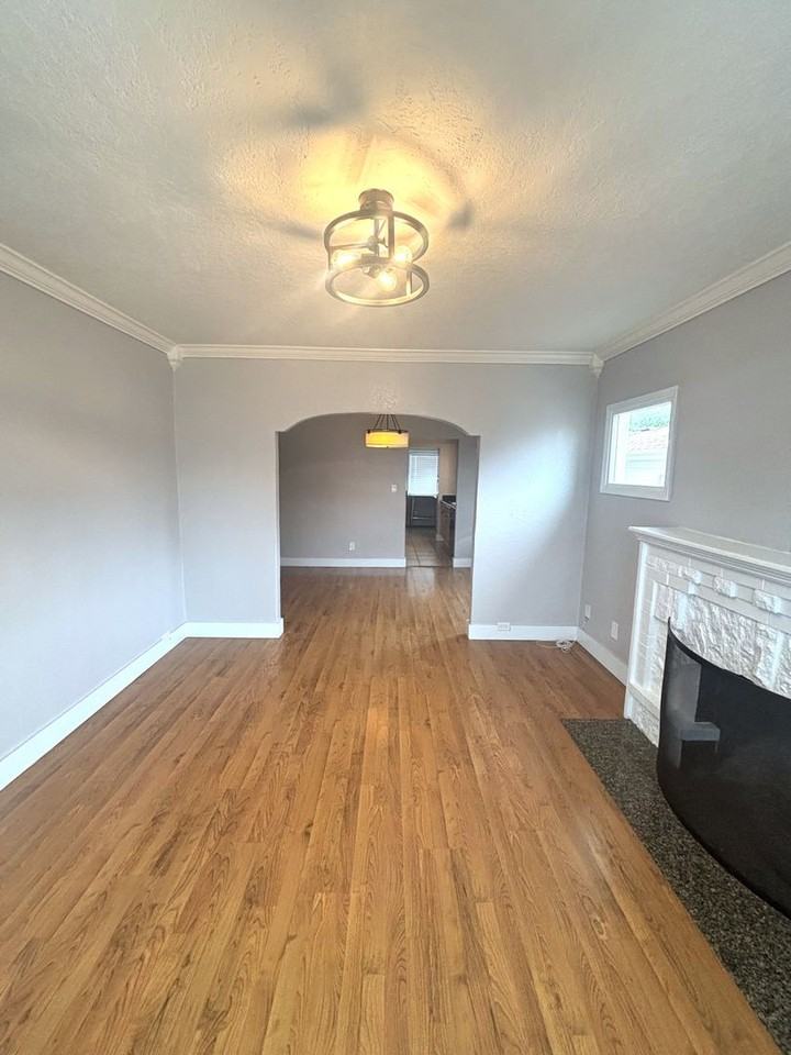 5352 Walnut St - Photo 4 of 24