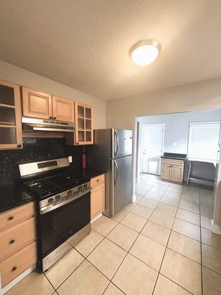 5352 Walnut St - Photo 6 of 24