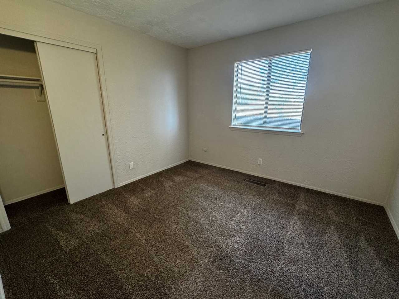 100 Eaton Rd Se - Photo 5 of 11