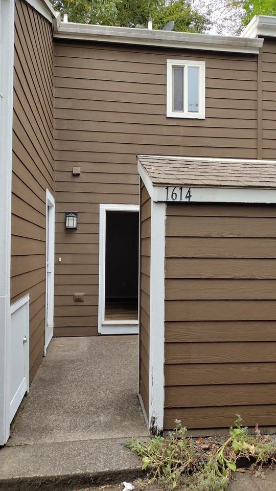 1614 Village Park Pl - Photo 5 of 38