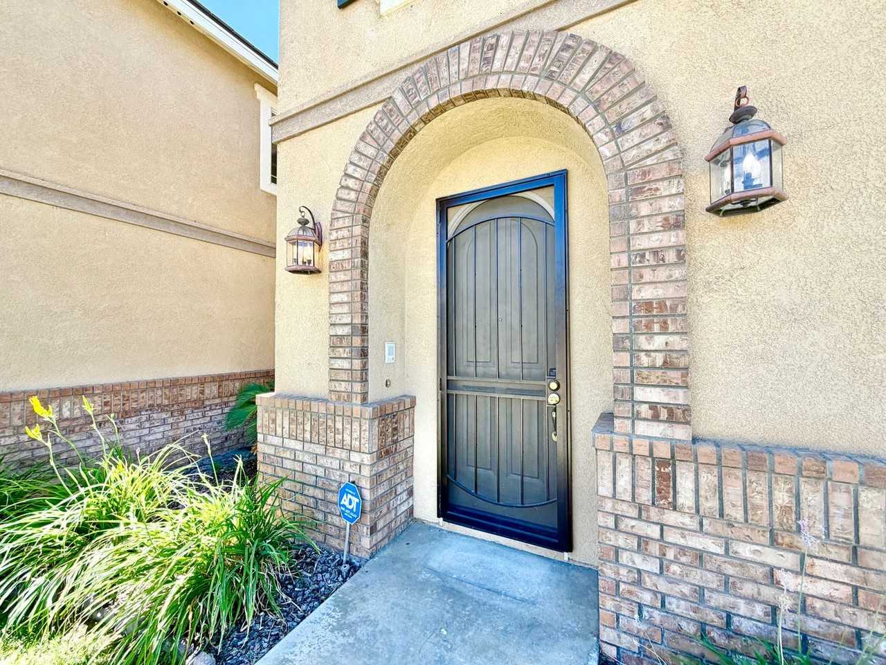 40053 Montage Ln - Photo 4 of 50
