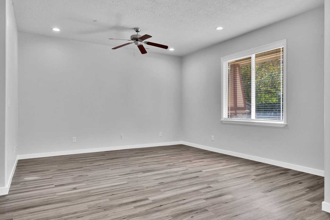 32 S 1580 W - Photo 2 of 27