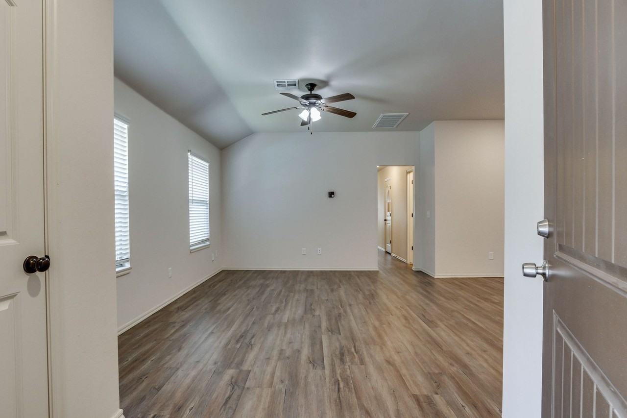 437 Chalk Hill Ct - Photo 5 of 41