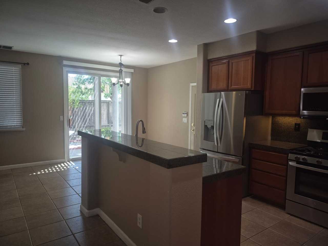 5012 Westlake Pkwy - Photo 7 of 20