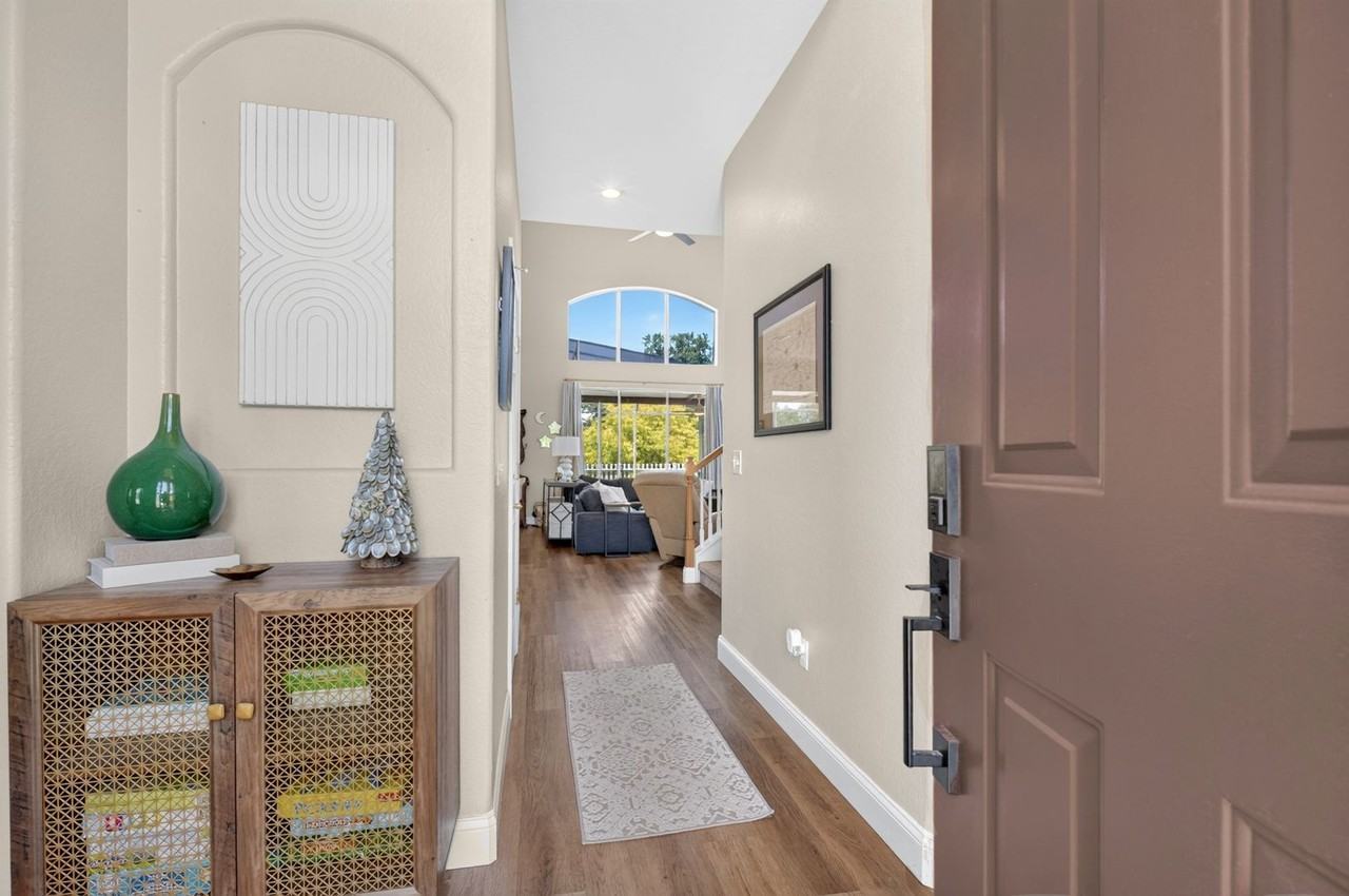 353 Lake Amberleigh Dr - Photo 3 of 50