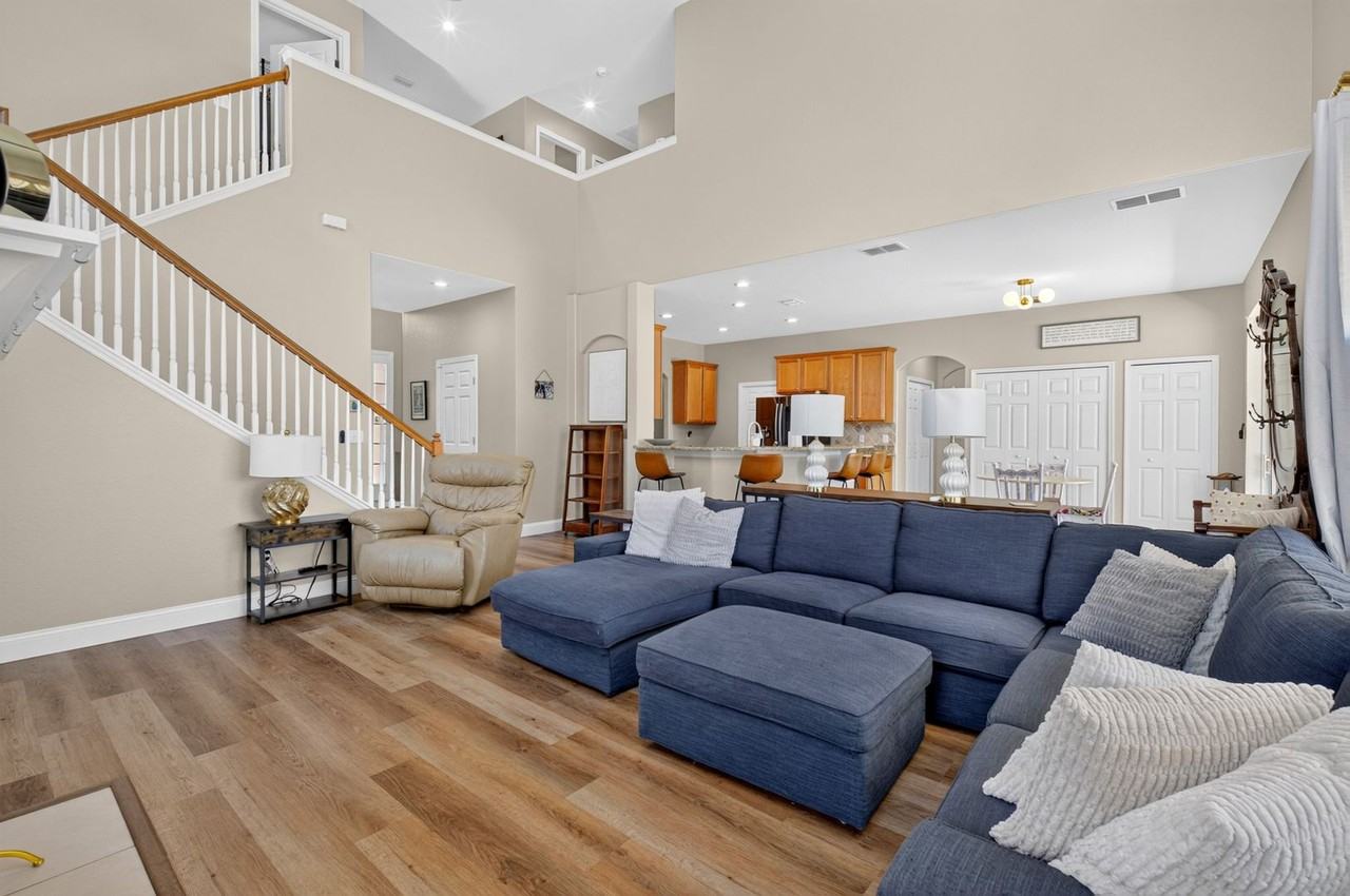 353 Lake Amberleigh Dr - Photo 6 of 50