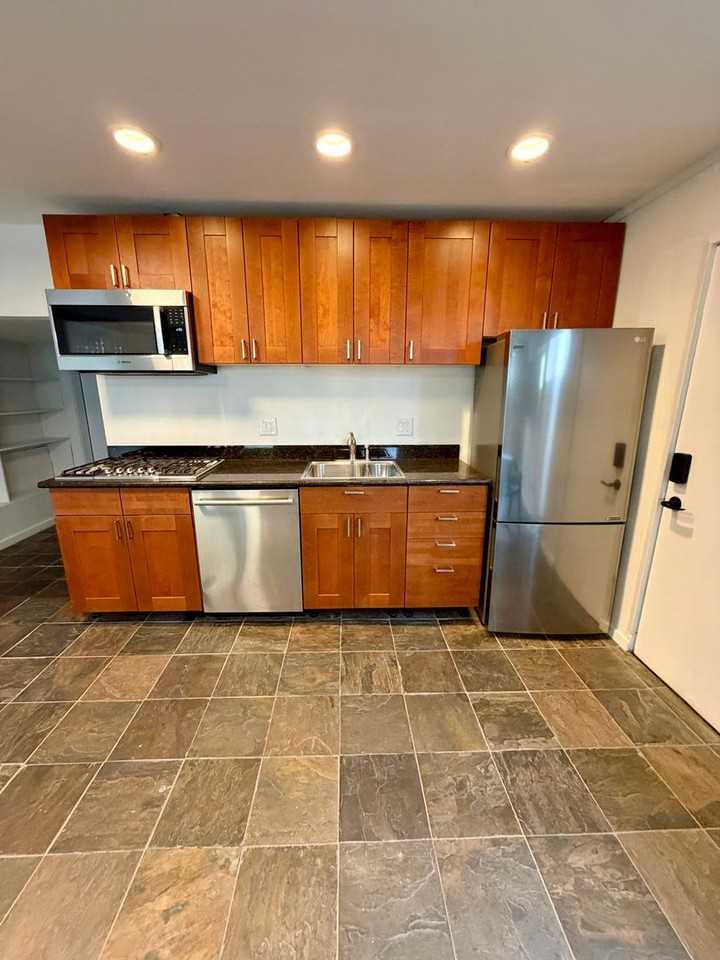 643 Edna St - Photo 3 of 10