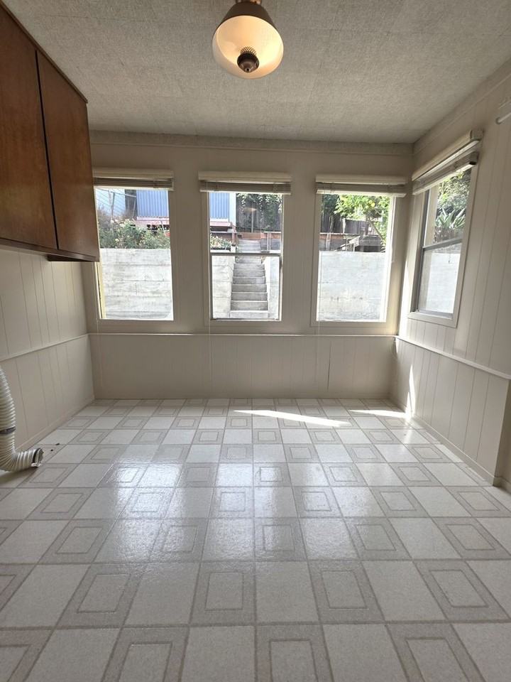 625 Winslow St - Photo 7 of 23
