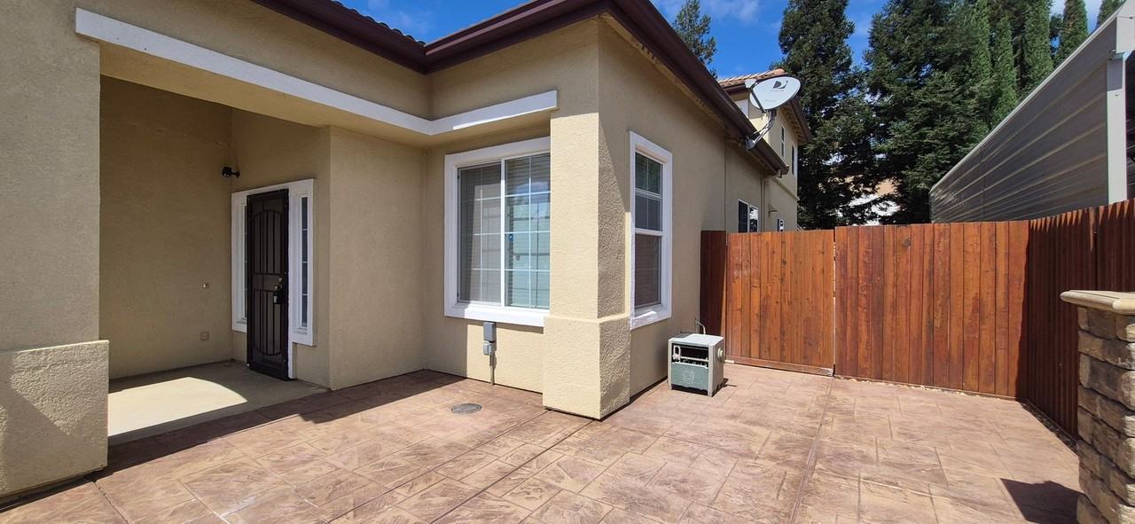 2080 Mariposa Dr - Photo 3 of 45