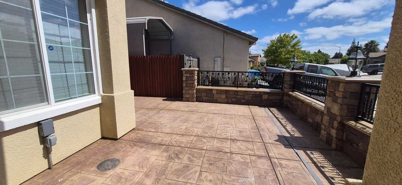 2080 Mariposa Dr - Photo 4 of 45