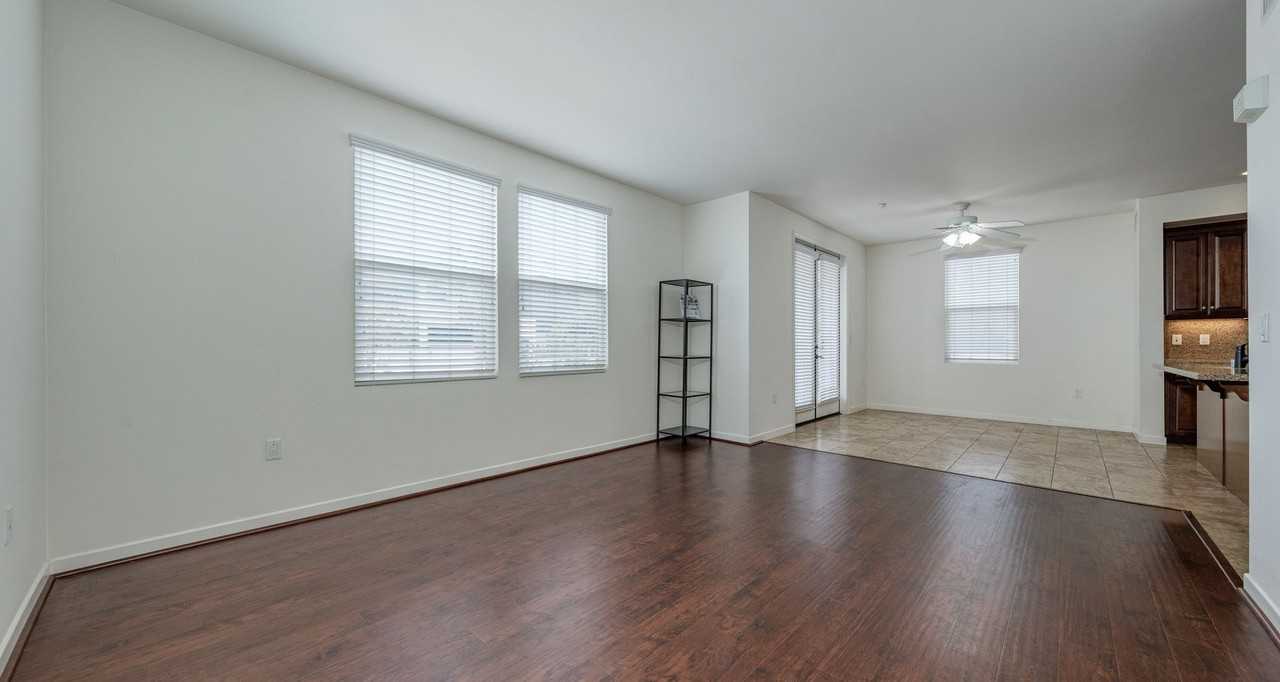12842 Palm St #101 - Photo 3 of 38