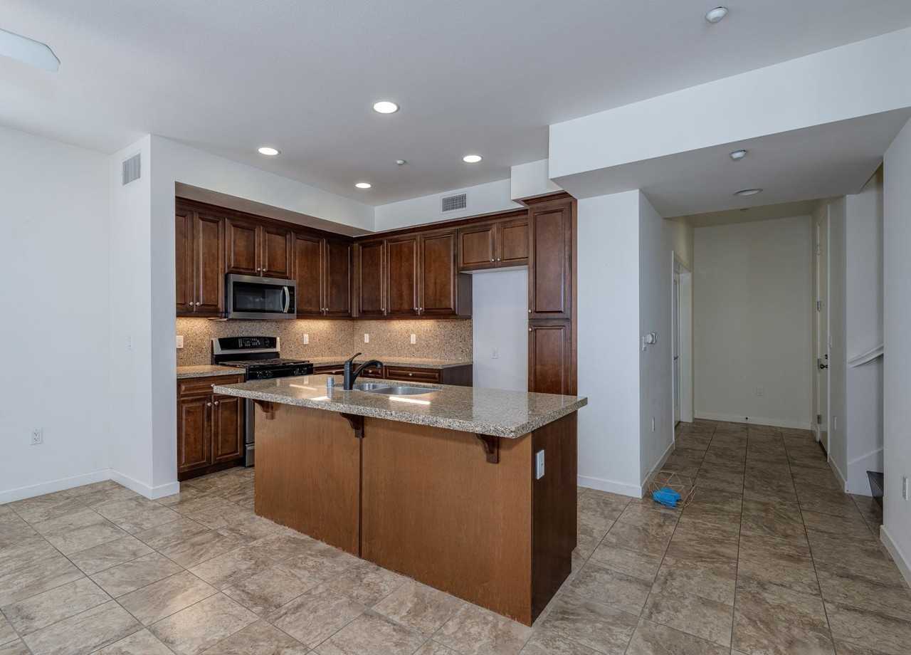 12842 Palm St #101 - Photo 4 of 38