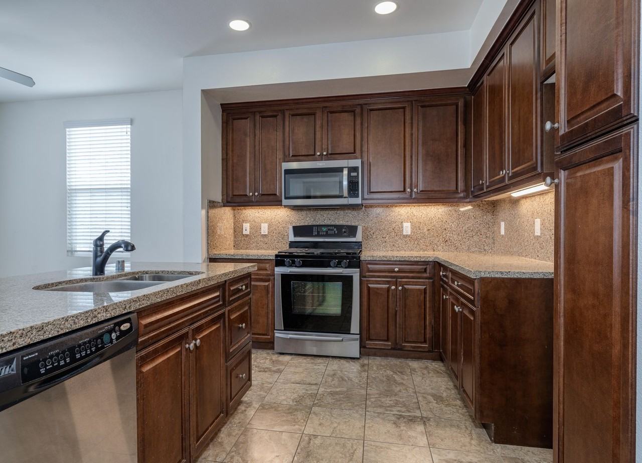 12842 Palm St #101 - Photo 6 of 38