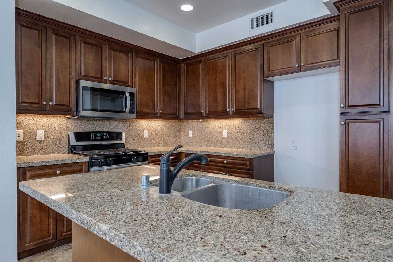 12842 Palm St #101 - Photo 7 of 38