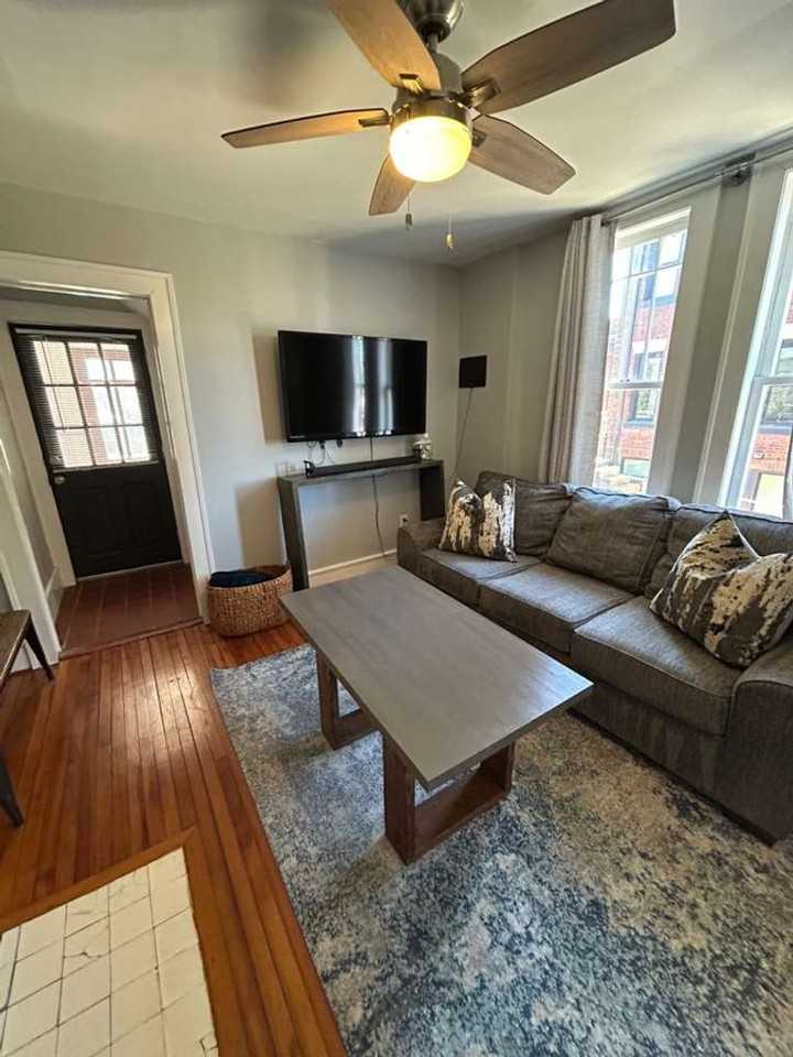 22 W Earle Street - Photo 3 of 11