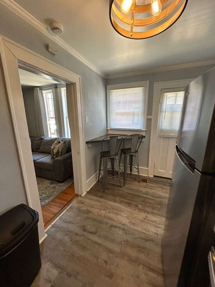 22 W Earle Street - Photo 4 of 11